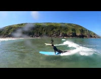 Paddle boarder falls off board when wave comes 