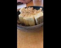 Flakes on tofu moves on its own