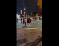 Collab WINY - Man in Willy Wonka costume crosses street