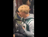 Collab NewYorkers - Different people with different acts on escalator