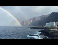 Submitter films double rainbow on the ocean