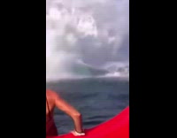 Collab DailyDoseOfInternet - Woman in water surprised by whale breach