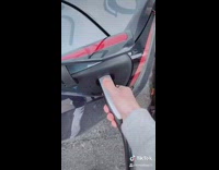 Collab BSMedia - Guy watches netflix while charging tesla car 