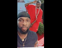 Guy remembers baggy oversized clothes trend 