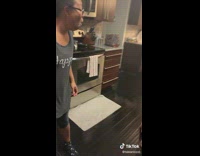 Little girls prank on mom back fires 