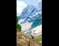 Man showcases kashmirs beauty