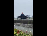Guy films his dads doppelganger at the beach