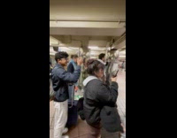 Collab winy - Band rocks out subway station crowd dances