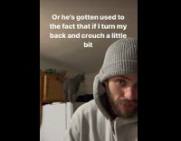 Guy trains his cat to jump on his back 