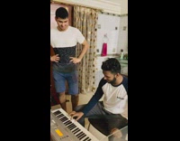 Guy plays dr dre snoop dogg keyboard 