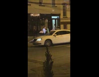 Show pizza review outside bar 