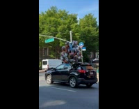 Collab WINY - Proud parent buys lots of balloons for child's graduation 