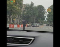 Man dance at the middle of the road in new york 
