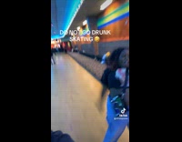 Collab ClipsIG - Drunk woman skates falls on the floor