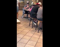 Collab IITW - Man eat and rates food inside restaurant