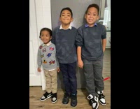 Mom pranks kids, makes them pose for a picture 