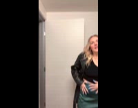 Woman told by date her bellys hanging out