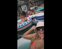 Guy imitates lady on vacation while at work stitch 