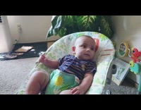 Collab DailyDoseOfInternet - Baby lie down and react to the bubbles that float