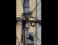 Collab winy - Submitter films spaghetti wires on the street