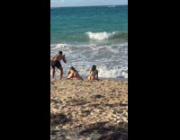 Collab IITW - Two women in bikini twerks beside each other at the beach man in black shorts