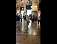 People spins middle of Galleria Vittorio Emanuele II
