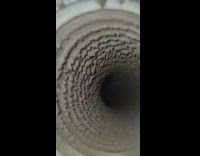 Ventilation dust removal with a brush that spin