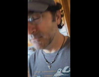 Girl argues dad about red reusable straw 