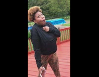 Woman freaks out when parrot flies on her 