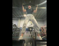 Collab ClipsIG - Lady Holds on Weights as it Carries Her