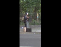 Collab winy - Man clown mask workout on the street