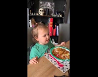 Collab ClipsIG - Toddler raps with food 