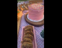 Girl goes to park for picnic cake