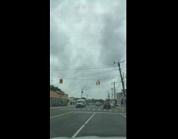 Green and red light on yellow stoplight 