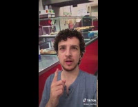 Dollar pizza in NYC discussion with worker