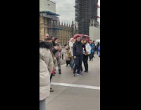 Guy plays bagpipe for tourists 