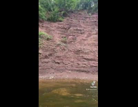 Guy with wide toes shows rocks 