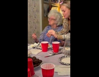 ClipsIG - Grandma is Mind-Blown as Lady Folds Cupcake