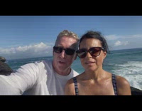 Collab DailyDoseOfInternet - Couple sit on beach hit by huge wave