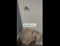 Dad sings and dances with daughter to frozen soundtrack 