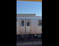 Collab WINY - Man grey hoodie stand on moving train