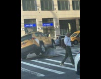 Taxi driver gets vehicle stuck on road block 