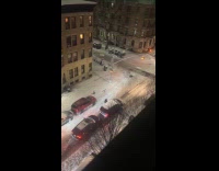 Guy fights with cars behind causes traffic