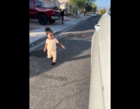 Collab ClipsIG - Kid runs after mom car leaving house