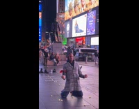 Man silent performance in middle of street