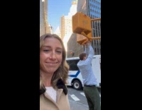 Man pull ups with traffic lights woman selfie