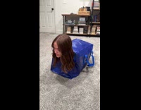 Collab Clips MPUGC - Woman packs friend on reusable bag