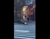 Collab WINY - Man decline push up with chair on street