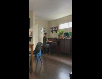 Guy play the piano well without looking