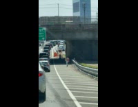Collab winy - Shirtless man run on highway middle of cars